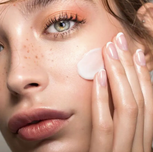 TIPS FOR INTRODUCING TRETINOIN INTO YOUR SKINCARE ROUTINE.